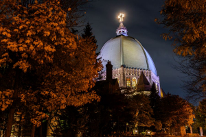 À l'ombre de l'oratoire | Gaétan Bégin